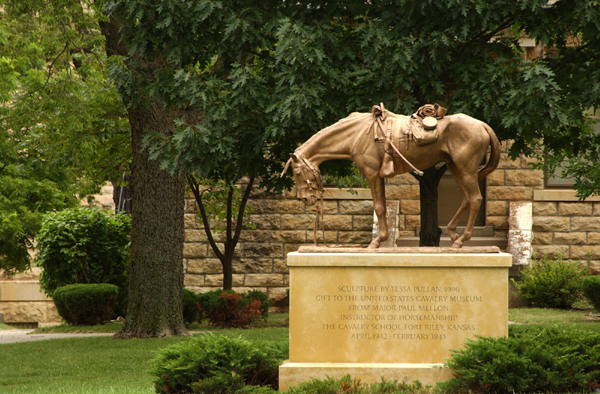 World War Storm 8. CIVIL WAR HORSE STATUE facing